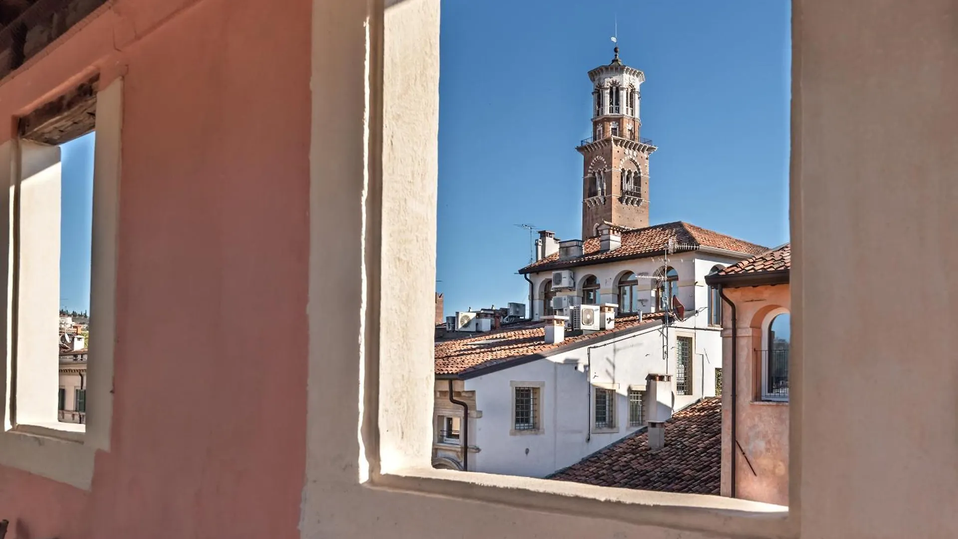 Sgarzarie Central Apartment Verona Italy
